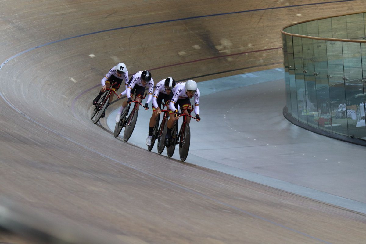 🚴🏻 Decimoquinto lugar para la cuarteta española en la prueba de persecución por equipos de los Campeonatos del Mundo de pista.

🗼 Una primera gran experiencia a nivel internacional absoluto para <a href="/Albertoo_PD/">Alberto Pérez</a> lorquino de Valverde Team - Ricardo Fuentes

📸 <a href="/RFECiclismo/">Real Federación Española de Ciclismo</a>
