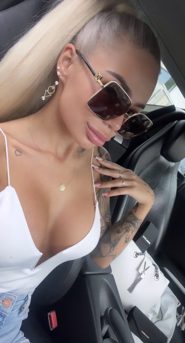 Mia tweet media