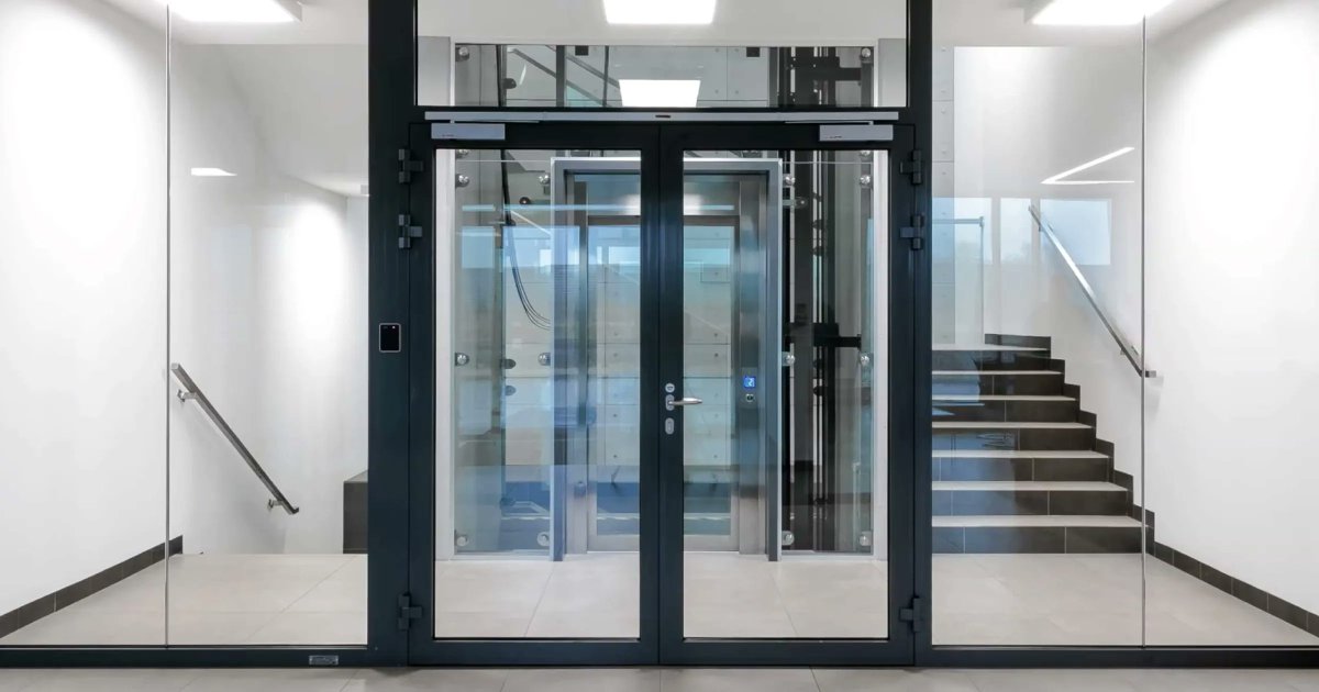 Indunor's tweet photo. Alufire brannglassdører har bl.a. panikkbeslag til rømningsdører og automatisk åpningsfunksjon ved røykutvikling. Det er derfor et godt valg for deg som vil ha et moderne og stilig design, men samtidig må tilfredsstille høye brannkrav.

Les mer: https://t.co/dw6eBbrNQM https://t.co/a1QCNkW8LB