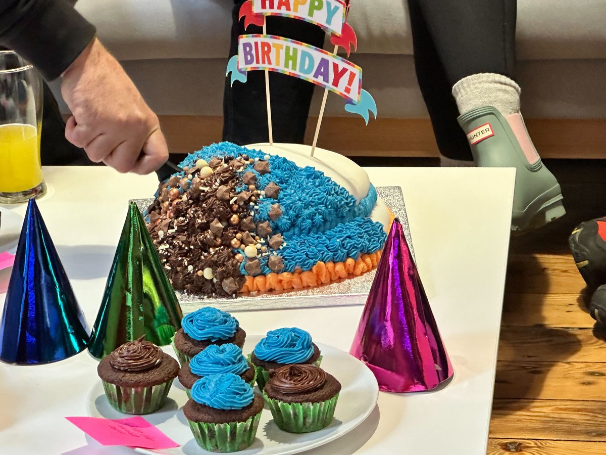 SeeChangeTech's tweet image. Celebrating SeeChange&apos;s 1st birthday with pizza, cake and an adventure out of the office 

What a year it has been!
#HappyBirthday #SeeChange #StartUpJourney