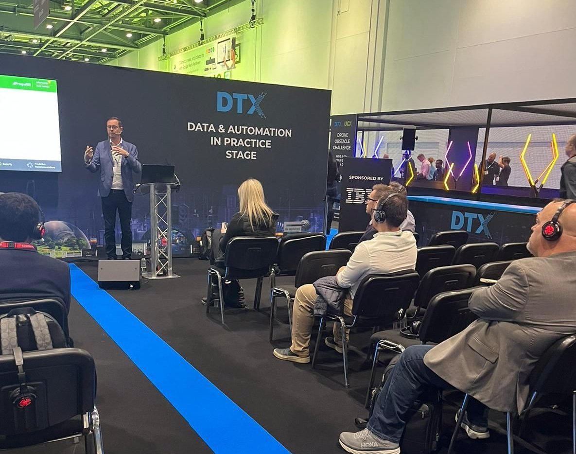 ProsperonMark's tweet photo. Heres me presenting yesterday at @DTX360 on evolving a IT monitoring system to #observability. Today at DTX I am speaking about dealing with IT tool sprawl. https://t.co/lpm9CURsPQ