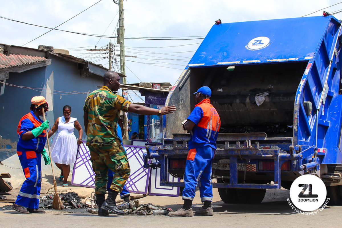 NanaAmaYeboaa1's tweet photo. Photo story from the Operation Clean Your Frontage Bye-Law Enforcement Exercise within the Ablekuma South Municipality (Chorkor Lante Maamin stretch) (Week 2, Day 3).   
@ZoomlionLtd
#LetsMakeAccraWork 
#OperationCleanYourFrontage
#Zoomlion https://t.co/4cyfqqxacn