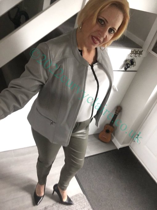 Out to Ely for some shopping, say hi if you see me. https://t.co/PUHOS1p1vI<a href="/tag/leather"class="tags"><span>#leather</span></a><a href="/tag/boots"class="tags"><span>#boots</span></a><a href="/tag/miniskirts"class="tags"><span>#miniskirts</span></a>