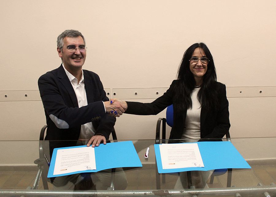 cnmataro's tweet photo. El @cnmataro tanca, amb quatre empreses, acords de patrocini molt importants i que ens han d'ajudar a aconseguir molts èxits.
Assolim, Farmàcia Silvia Vidal, @Olgaormo i MJ.Detectives Privados.
Moltes gràcies pel vostre suport! https://t.co/k4yC2S309W