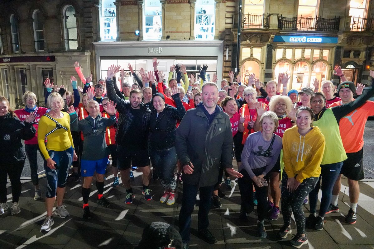 HarrogateFest's tweet photo. We're so energized from our morning run with @EarlyBirdRunnin for #RaworthsLitFest

Here we all are, ready to take on the world! 💪

And we gave away around 75 books - happy reading runners! https://t.co/PPaDU8oqyG