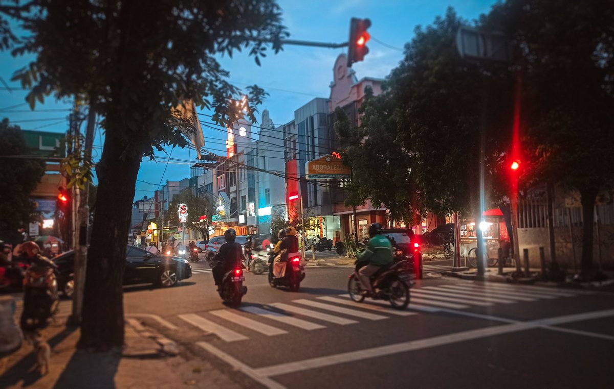 LeeGoWander's tweet photo. After Work Traffic 🚦🌇
#streer #streetphotography #urbanphotography https://t.co/r5ZLBa4RlO
