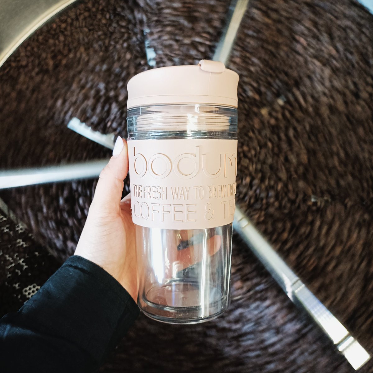 Did you hear, our coffee tastes great in a reusable cup 🤯 
For real though, we have some banging reusable cups available in our Roastery and on our website!
They look good, they're practical and they reduce waste! What's not to love?  ❤️🥤
eacoffee.co.uk/product-catego…