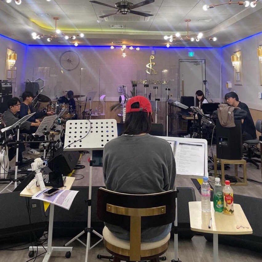 D0HYUNSOO's tweet photo. she’s gonna sing AND dance https://t.co/ebYvAgKSaA