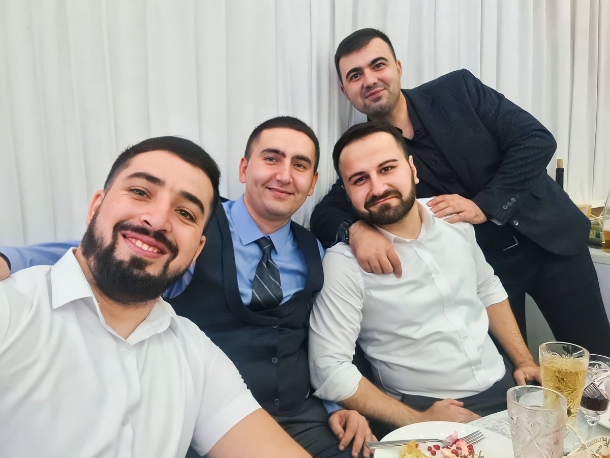 Jeepers154's tweet photo. Hərə öz keyfində 🤪😁

#барселона #царицаполей #клуб #большечемклуб #mesqueunclub #mma #попмма #кипиш #нокаут #конфликт #хардкормма #людихардкора #hardcore #футбол #доставка #hfcmma #мма #удар #гол #мото #мотоцикл #баку #азербайджан #baku #azerbaijan #popmma #barca #box #goal https://t.co/HwRdzVBwv2