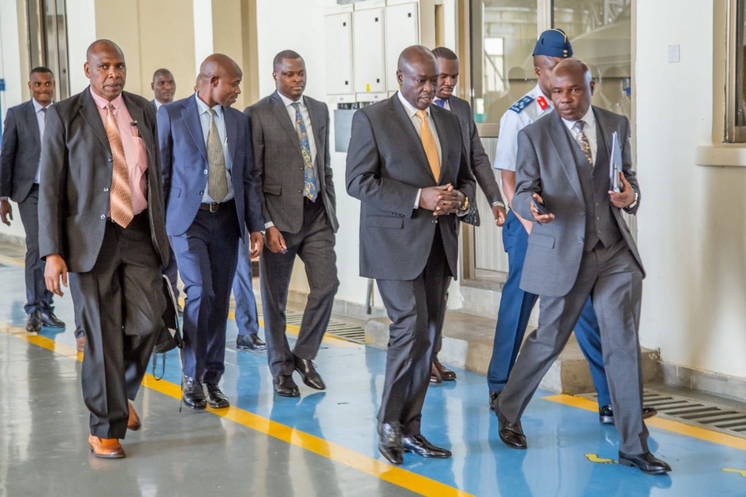 IGIHE's tweet photo. 🚨AMAKURU MASHYA🚨
 
Visi Perezida wa Kenya Rigathi Gachagua yagiriye uruziduko mu Rwanda, aho ari umwe mu bayobozi bitezweho kugeza ijambo ku rubyiruko rusaga 10,000 rwitabiriye inama ya YouthConnekt. https://t.co/gMea8HARu8