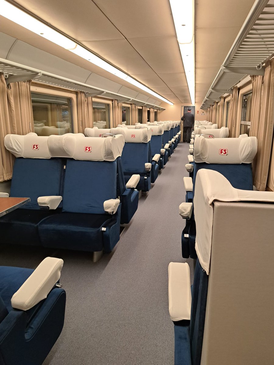 maxfras's tweet image. There's nothing quite as wonderful as the new Venice-Trieste train