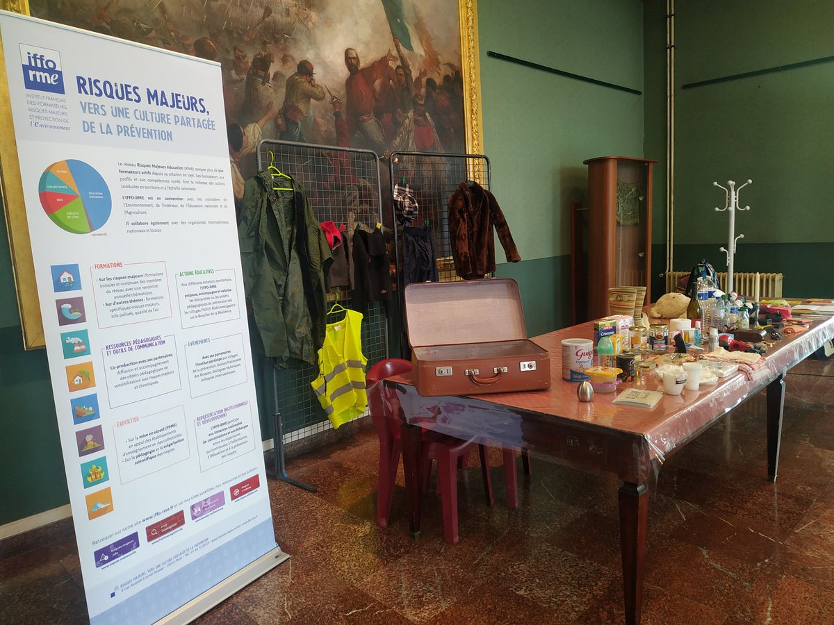 iffo_rme's tweet photo. Fait ta valise ?!?! C'est le nom d'une animation développée par l'@iffo_rme pour apprendre à faire son sac en cas d'évacuation lors de #risquesmajeurs. Hier et avant hier elle était proposée lors de la #JournéeNationaleDeLaRésilience à #Marignac (31) et #SaintGirons (09). https://t.co/3HDS99C7sv