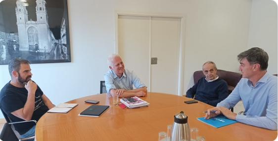 La semana pasada visitamos el <a href="/AytoLogrono/">Ayuntamiento Logroño</a> y el @parlamentoLR