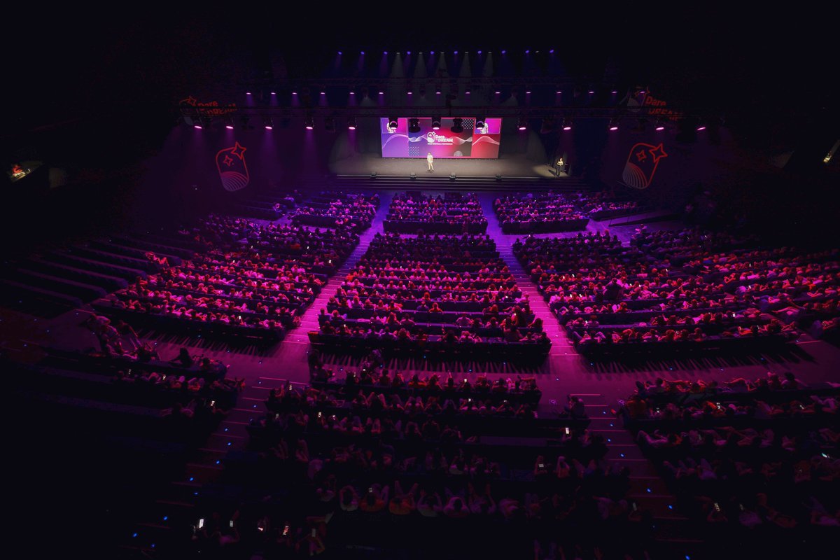 MCIIreland's tweet photo. NewAge Dare to Dream Production 🌟

@ariixcorp @newage_europe @newageincglobal
#WeAreMCI #MCIIreland #TomorrowsPeople #NewAgeDareToDream #StageProduction https://t.co/yALnld6YEZ