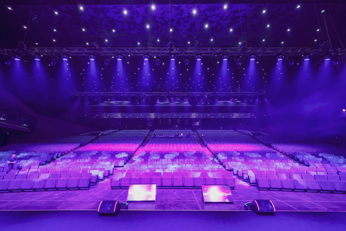 MCIIreland's tweet photo. NewAge Dare to Dream Production 🌟

@ariixcorp @newage_europe @newageincglobal
#WeAreMCI #MCIIreland #TomorrowsPeople #NewAgeDareToDream #StageProduction https://t.co/yALnld6YEZ