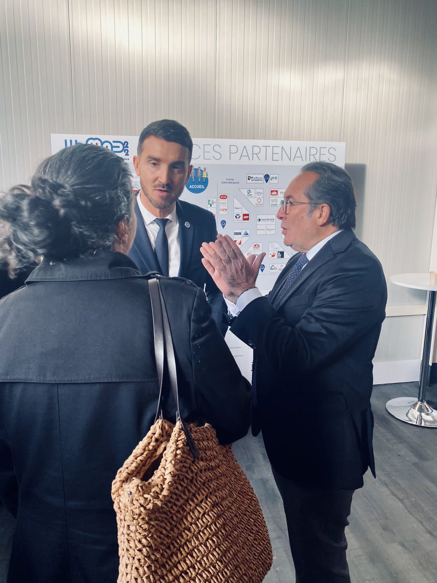 📆#UMOP2022 | Quel plaisir d’échanger avec les #maires et les #élus de l’Ouest parisien en présence de <a href="/gerard_larcher/">Gérard Larcher</a> <a href="/YaelBRAUNPIVET/">Yaël Braun-Pivet</a> <a href="/vpecresse/">Valérie Pécresse</a> et <a href="/pierre_bedier/">Pierre Bédier</a> 
👏 Merci à tous pour ce bel événement.
#territoires #yvelines #hautsdeseine