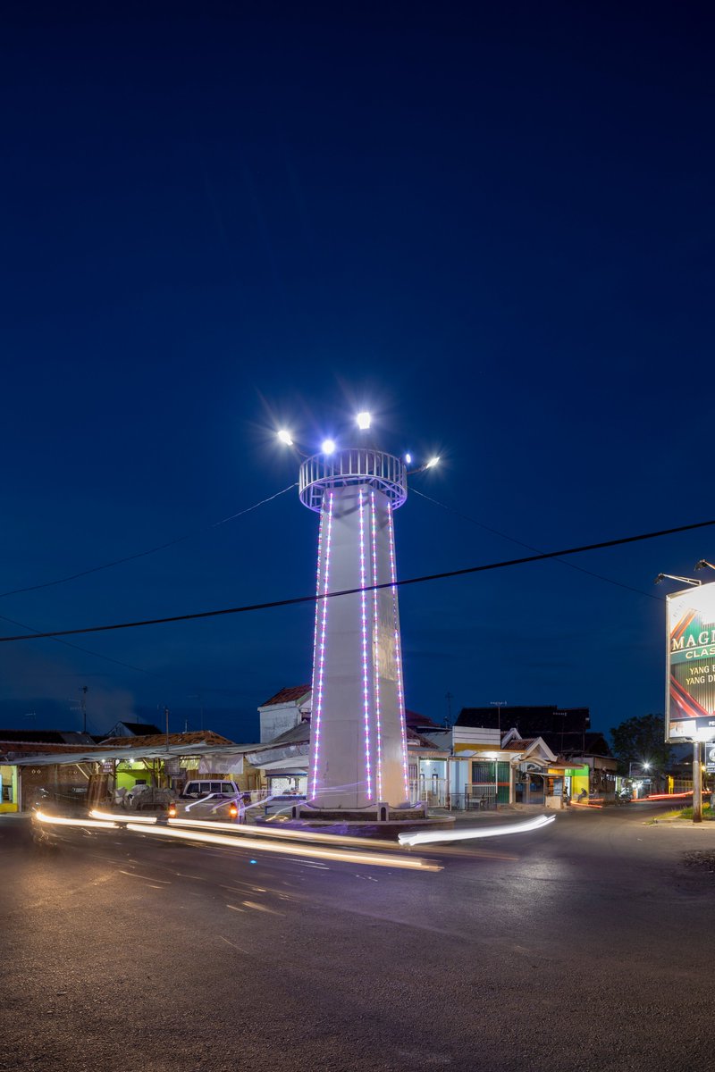 kombicapil's tweet photo. Tugu Simpang lima Kota Probolinggo #NSUP #WeLoveProbolinggo #WeLoveCities #urban #Heritage #Probolinggocity #tempatnongkrongmurah https://t.co/6y5L1AIBvk
