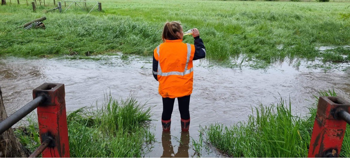 Yankee_Liz's tweet photo. Embracing the floods &amp; enjoying the moment. #vicfloods #farmer #benalla https://t.co/7u6lEZ3X3a
