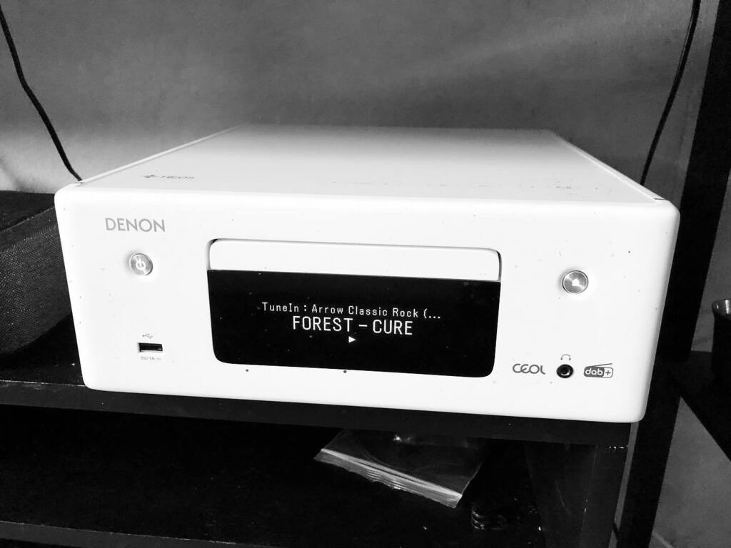 Nummymuffin's tweet photo. It blows my mind that this particular song by @thecure is played on normal, regular radio here in the Netherlands. #AForest #TheCure #ArrowClassicRock #WLIR #WDRE https://t.co/pMHFCg7Fyg https://t.co/2FAiPlmPQ9