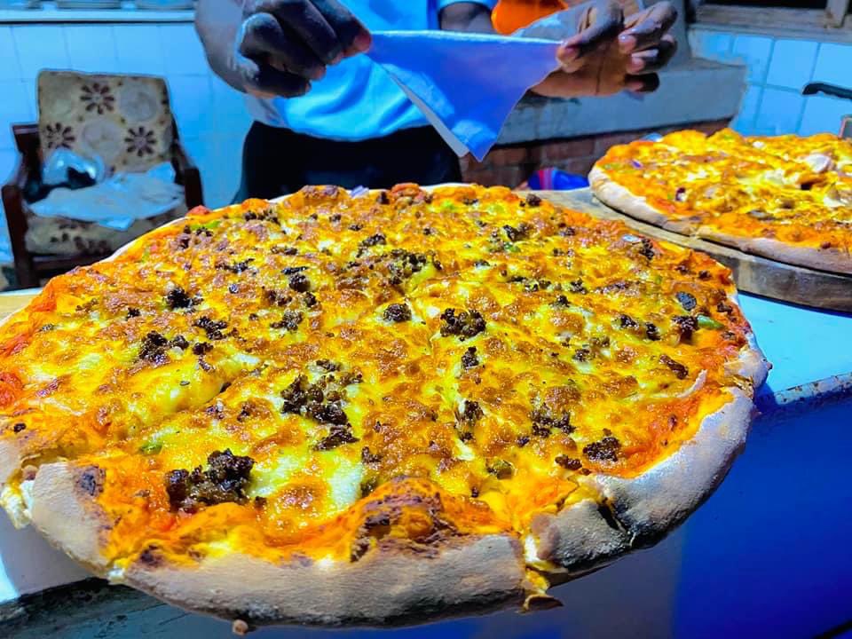 KSPHOTELGULU's tweet photo. KSP Hotel Gulu triple Pizza Thursday is here. 

Buy 2 Large pizza 🍕 and have one free. 

To order: +256 787 328 161 

#Pizzaoffer #pizza #visitGulu #rooftopcatch https://t.co/0qwVB6QEAv