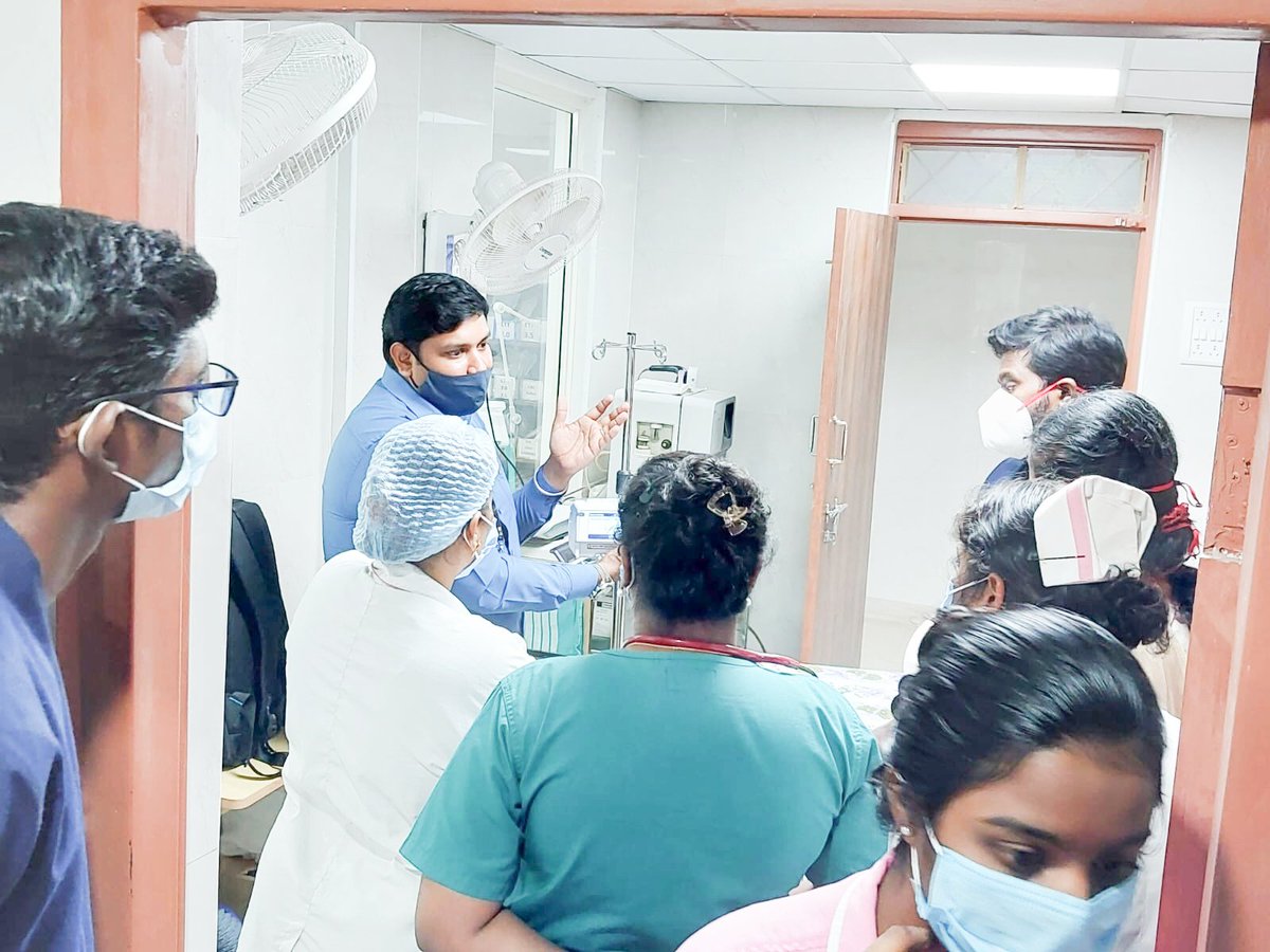 vTitan_Corp's tweet photo. Demonstration of Smart Syringe Pump to hospital nurses. Accuflow VE is now in the hands of people who care for us. #vTitan #SyringePump #RemoteMonitoringSystem #InfusionPump https://t.co/MvJlZTGYeB
