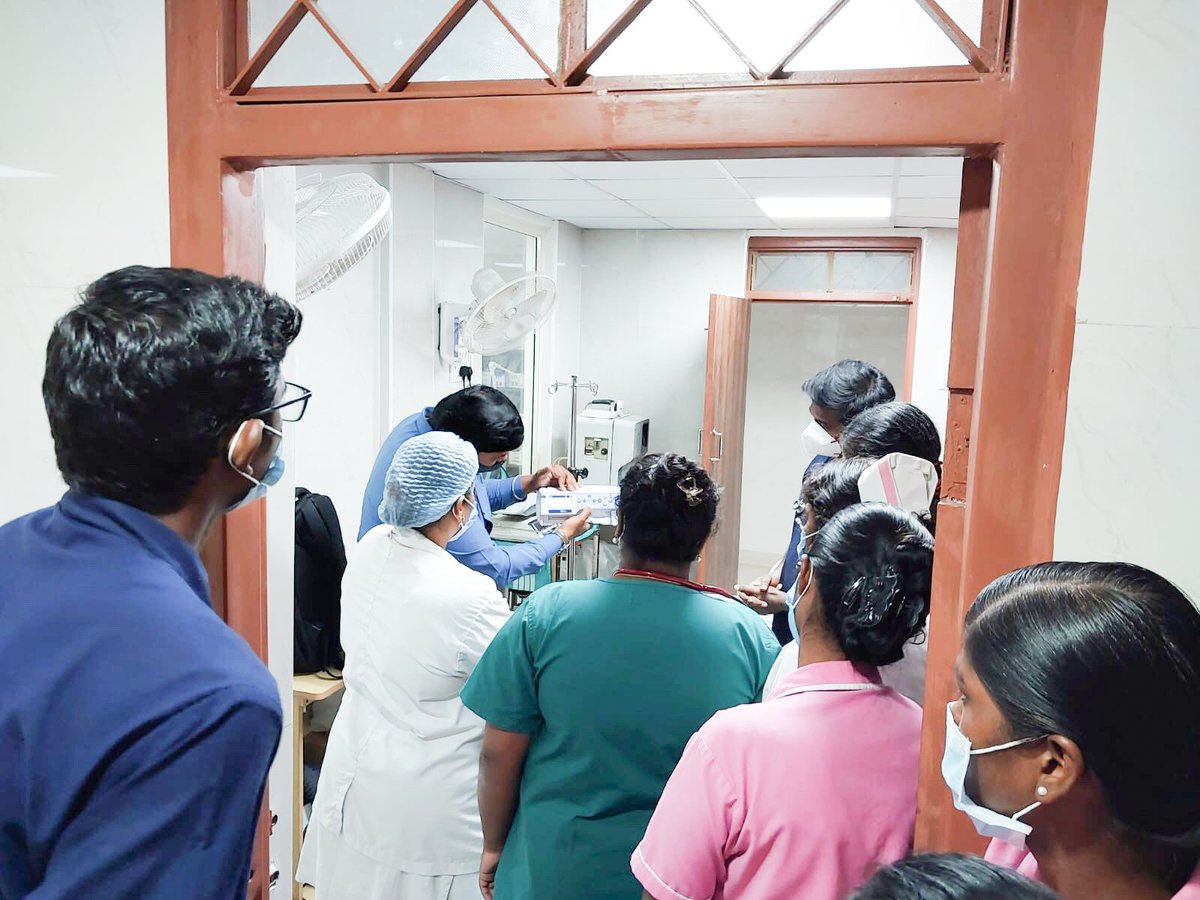 vTitan_Corp's tweet photo. Demonstration of Smart Syringe Pump to hospital nurses. Accuflow VE is now in the hands of people who care for us. #vTitan #SyringePump #RemoteMonitoringSystem #InfusionPump https://t.co/MvJlZTGYeB