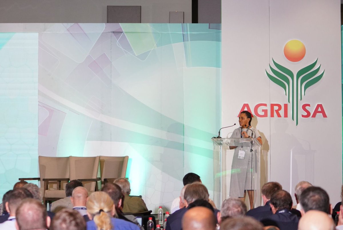 AgriSA1904's tweet photo. Ms Portia Derby, CEO of Transnet @follow_transnet
#AgriSACongress
#AgriSA2022
#GrowingLocal
#agriculture
Photos by Eben Liebenberg https://t.co/jZzY2XCwAJ