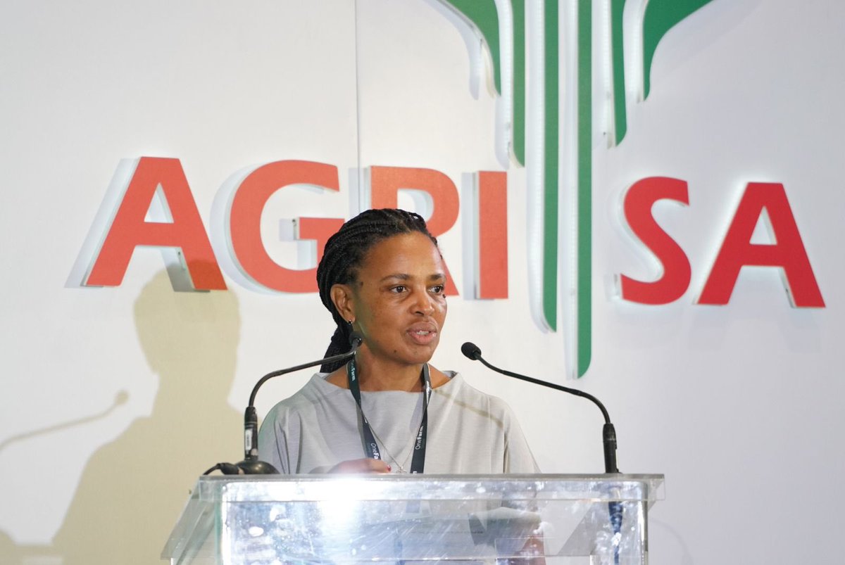 AgriSA1904's tweet photo. Ms Portia Derby, CEO of Transnet @follow_transnet
#AgriSACongress
#AgriSA2022
#GrowingLocal
#agriculture
Photos by Eben Liebenberg https://t.co/jZzY2XCwAJ