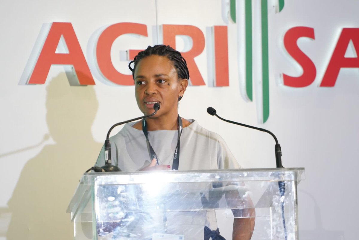AgriSA1904's tweet photo. Ms Portia Derby, CEO of Transnet @follow_transnet
#AgriSACongress
#AgriSA2022
#GrowingLocal
#agriculture
Photos by Eben Liebenberg https://t.co/jZzY2XCwAJ