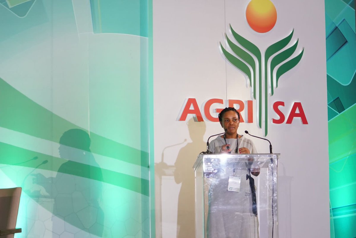 AgriSA1904's tweet photo. Ms Portia Derby, CEO of Transnet @follow_transnet
#AgriSACongress
#AgriSA2022
#GrowingLocal
#agriculture
Photos by Eben Liebenberg https://t.co/jZzY2XCwAJ