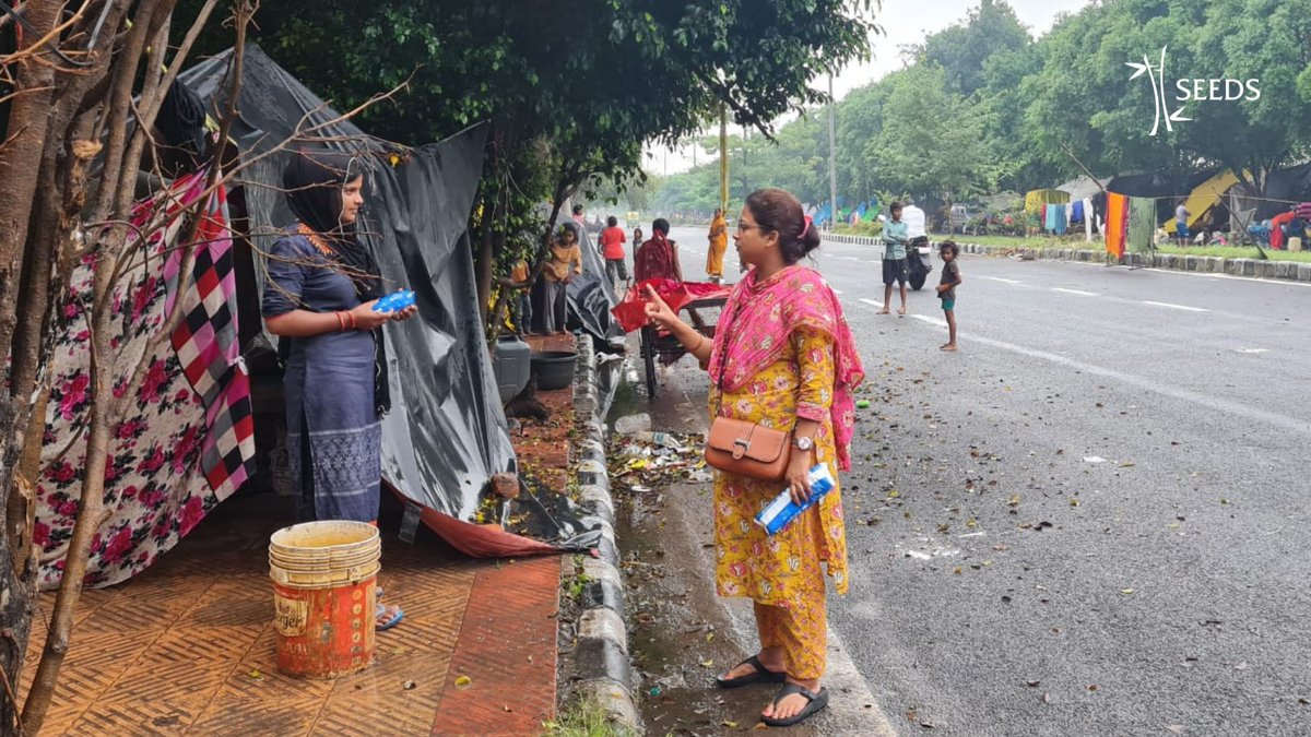 SeedsIndia's tweet photo. During an awareness campaign on #menstruation near #Yamuna river, East Delhi, an old woman asked the #SEEDS team for a packet of sanitary napkins. On a subsequent visit to her home, the team discovered that it was her granddaughter who had requested that.
#PeriodTaboos #floods https://t.co/4XuniDuKNs