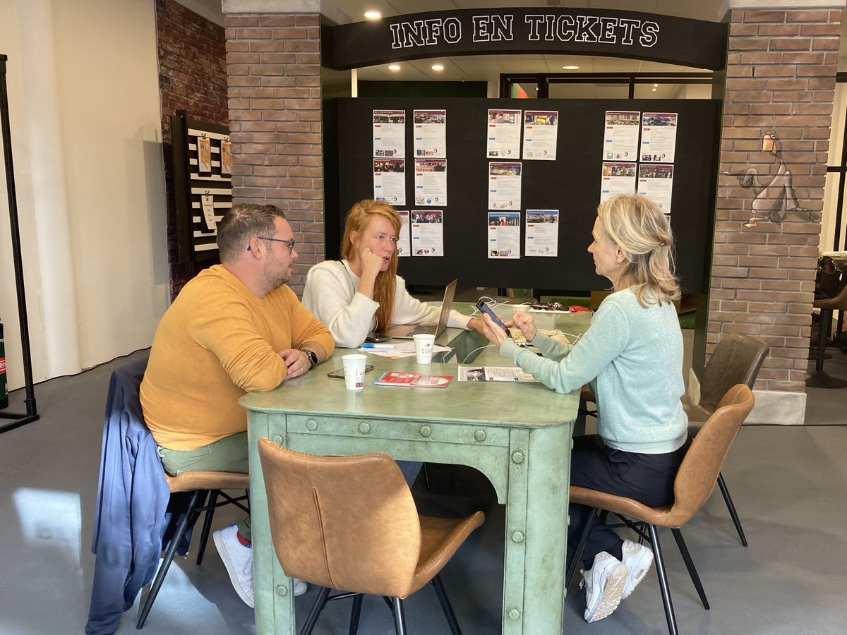 Spontane ontmoetingen bij Honk1! Daaruit ontstond een leuk en open gesprek waarin accountmanager Marie-Thérèse en werkzoekende Patrick met elkaar meedachten, elkaar hielpen en elkaar inspireerden. 

#samenscoren