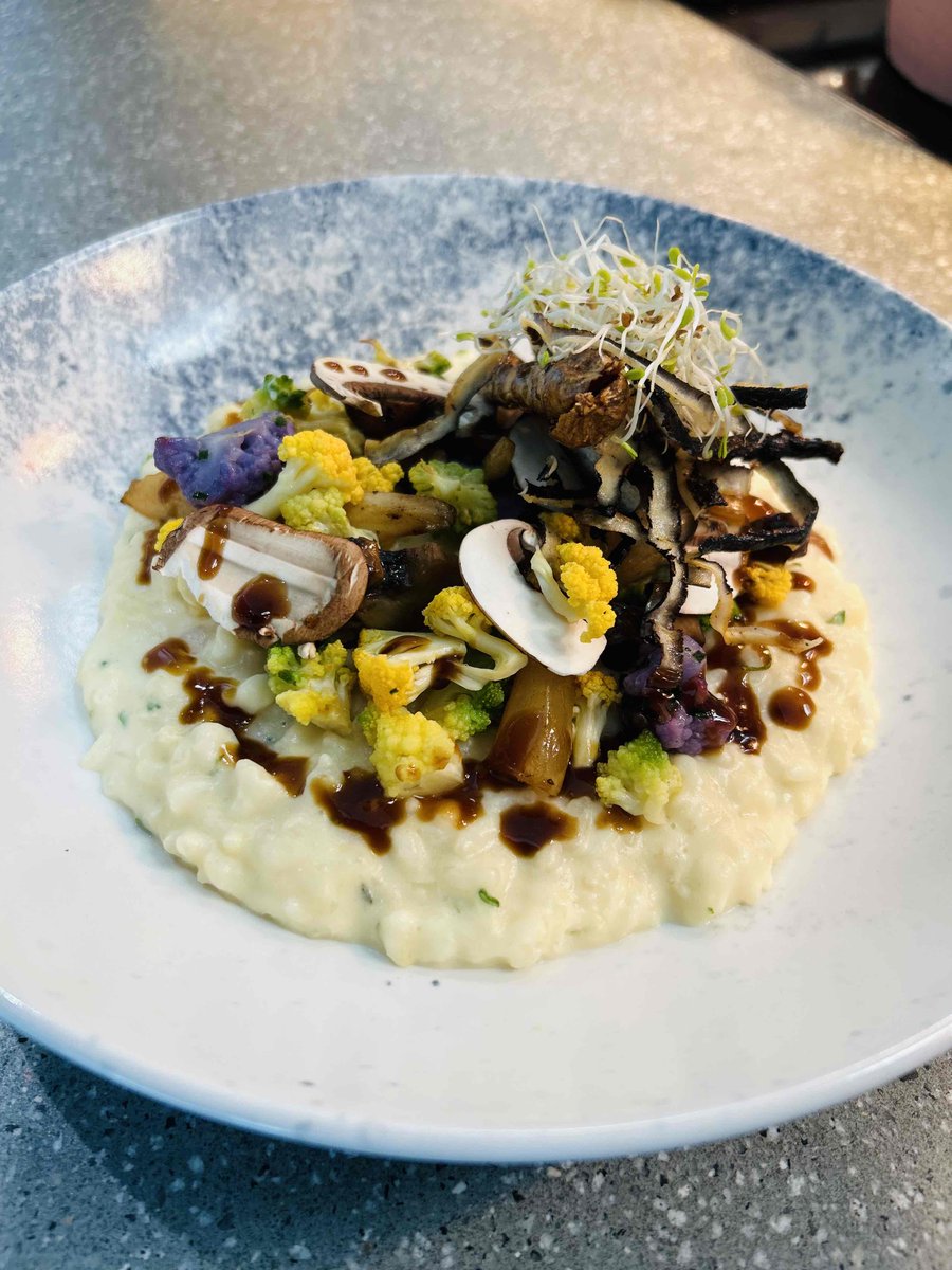 cateringbm's tweet photo. Cauliflower risotto with heritage cauliflowers and textures, chestnut mushrooms, salsify, crispy artichoke skins and mushroom truffle jus - Eating with the earth in mind is beautiful and delicious. #EWTEIM #FoodatWork #TalentedChefs #FundamentallyFood https://t.co/2v6pLmOW2C