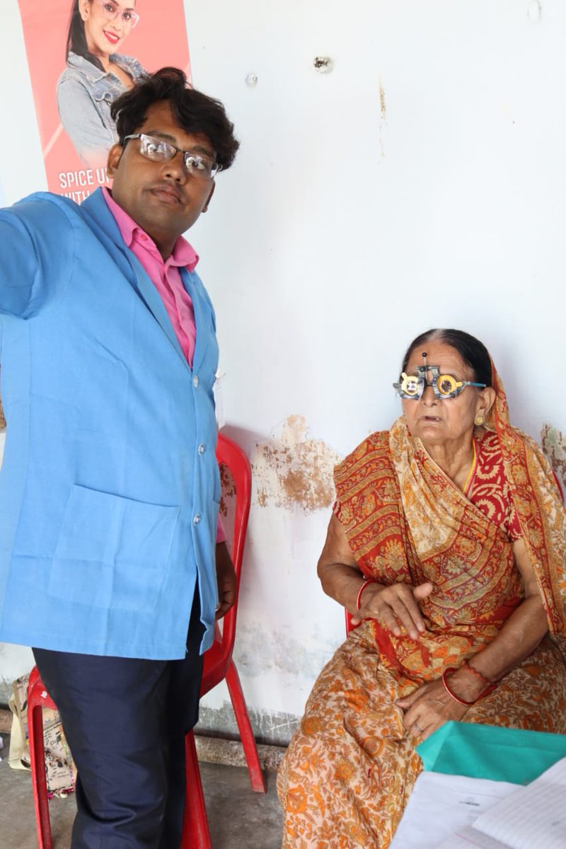 BABLEINDIA's tweet image. "Happy face, solemn pledge.. 
#WorldSightDay #RightToSee #BasixTrueColoursofTogetherness 
@essilorindia @OneSightOrg