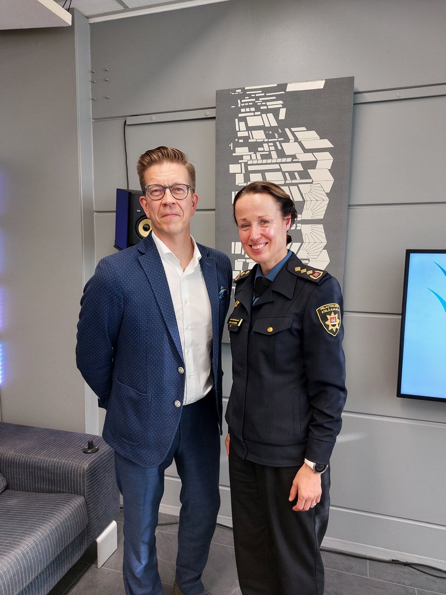 Heidi Huuskonen (@huuskonenheidi) on Twitter photo Oli hieno työpäivän eka puolisko Pasilassa, kun tehtiin <a href="/mikakaartinen/">Mika Kaartinen</a> ja NHGn kanssa Terve-podcast pelastustoimen merkityksestä ja sote-yhteistyömahdollisuuksista hyvinvointialueella. Pelastustoimi on hieno ja osaava yhteiskunnan peruspilari, myös hvalla. Oli hieno työpäivän eka puolisko Pasilassa, kun tehtiin <a href="/mikakaartinen/">Mika Kaartinen</a> ja NHGn kanssa Terve-podcast pelastustoimen merkityksestä ja sote-yhteistyömahdollisuuksista hyvinvointialueella. Pelastustoimi on hieno ja osaava yhteiskunnan peruspilari, myös hvalla.