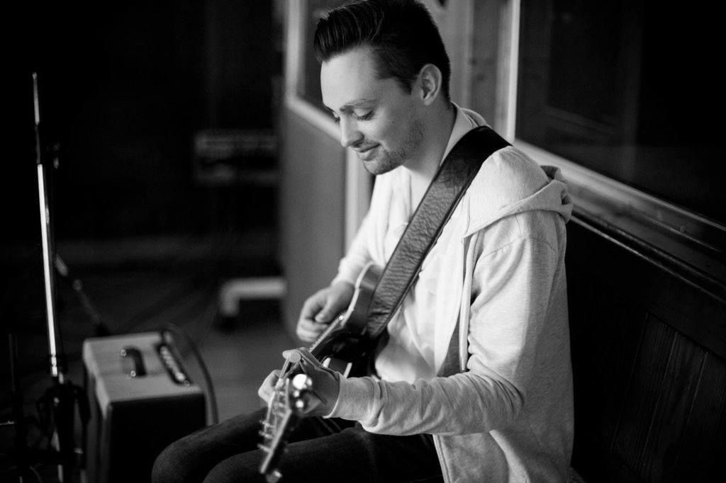 EithneEb's tweet image. Another wonderful evening planned at Sefton Park Palm House @The_Palmhouse 
Join me and my extremely talented friends for a musical evening with a Halloween bent..
We have @JamieJCJay @DavidMaruk +@DavyEdge to entertain you 
Come join us.
Sunday 30th Oct 6.30 doors.
Fun to be had