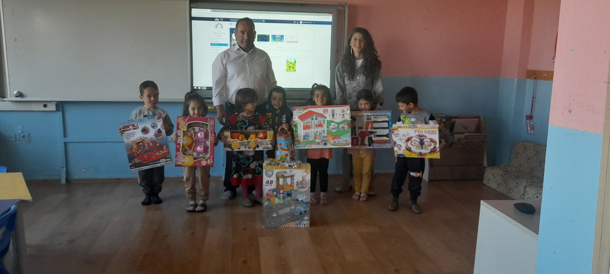 KaleOzluce's tweet photo. Okulumuz Özlüce ŞEHİT POLİS YILMAZ MAYUK,Anasınıfı öğrencilerimize akıl ve zeka oyunları,ilk ve Ortaokulu öğrencilerimize Milli Eğitim Bakanlığı yardımcı kaynak kitabı dağıtımı yapıldı. https://t.co/mbBySjMXR6