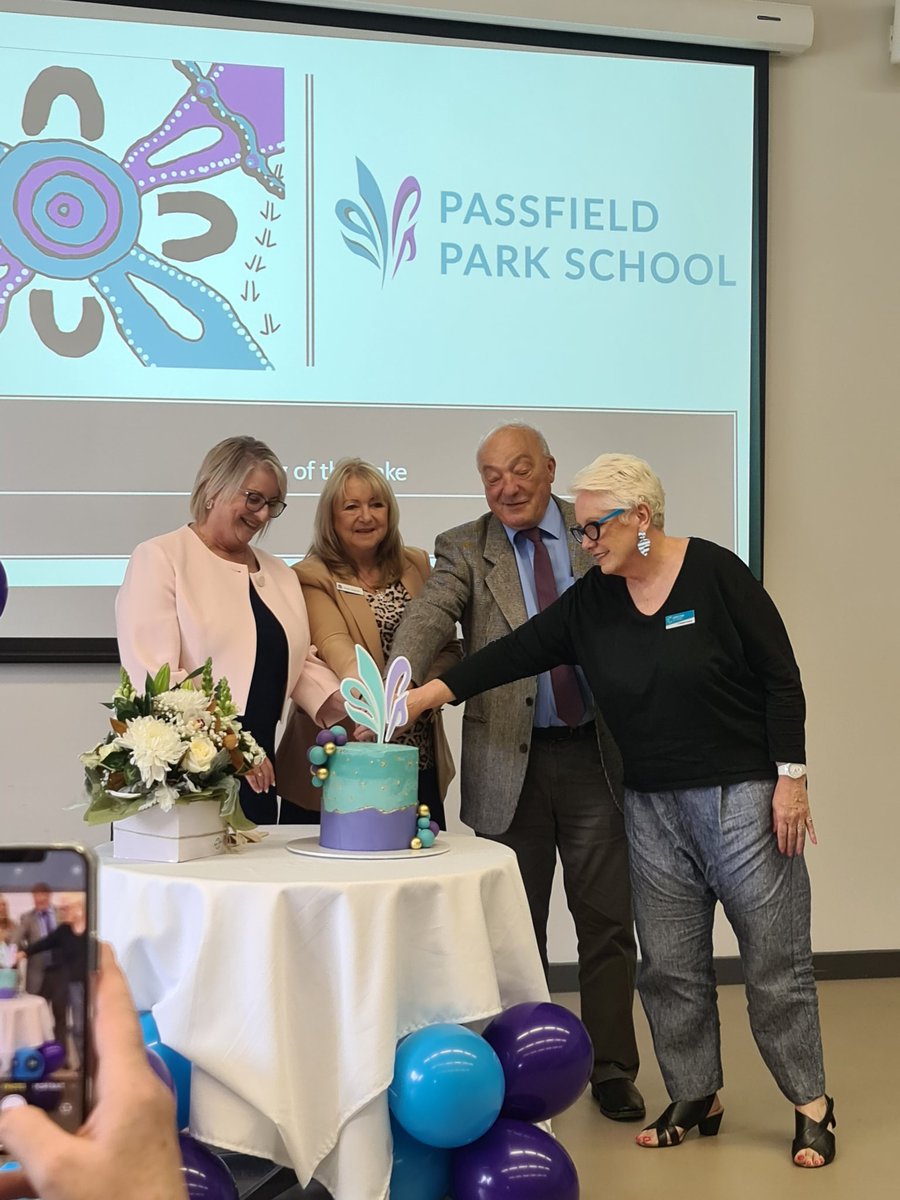 RachelMareeOTo1's tweet photo. Passfield Park School Launch 💜💙 @_iEndo @MarilynFriedri1 @MrsOliviaPullen @Jane_Wannell https://t.co/lvjOhlgBmO