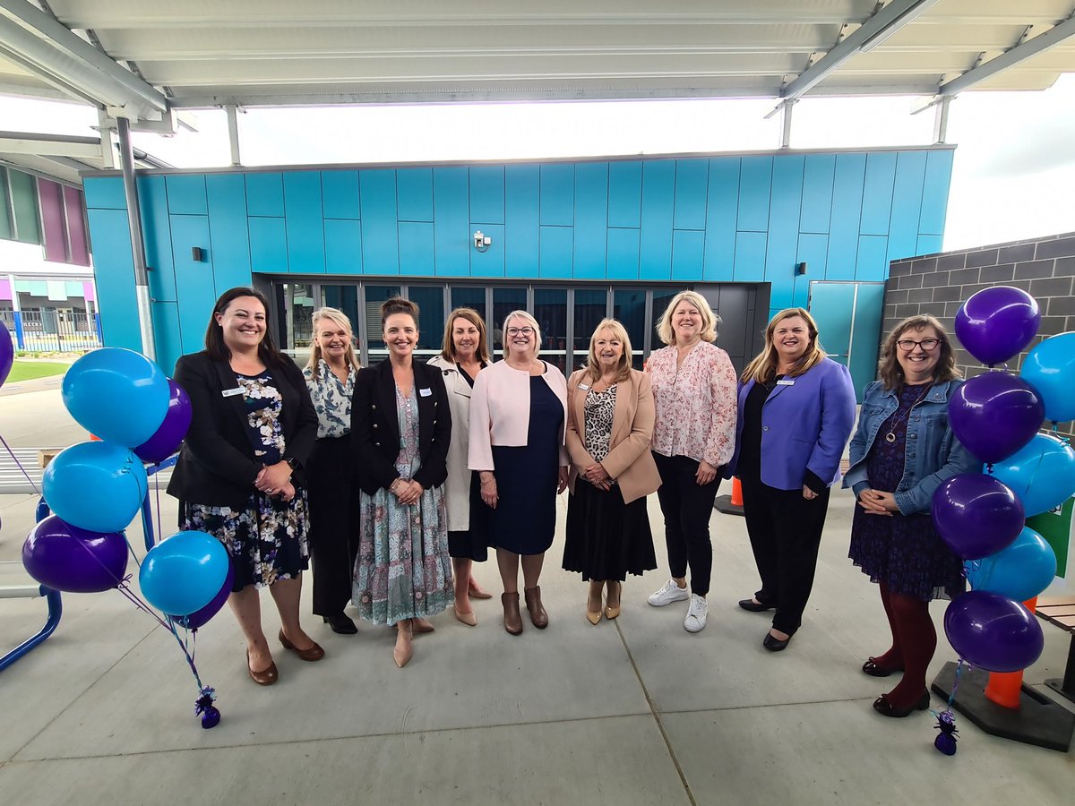 RachelMareeOTo1's tweet photo. Passfield Park School Launch 💜💙 @_iEndo @MarilynFriedri1 @MrsOliviaPullen @Jane_Wannell https://t.co/lvjOhlgBmO