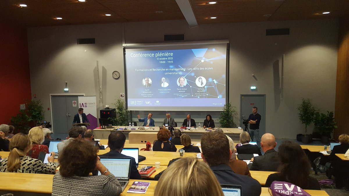 IAEnantes's tweet photo. L'#IAEnantes - #Économie & #Management participe à l'#AgoraIAE ! Après une #conférence sur les défis des écoles universitaires place à la table ronde "Les #diplômes en management de demain".
Merci @IAEPoitiers pour l'accueil ! #EspritIAE #iaefrance #FormerSansFormater https://t.co/0eCVIaQ1oe