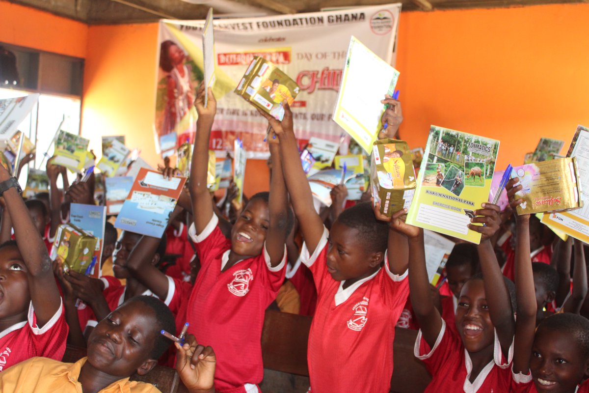YouthHarvestFGH's tweet photo. Our team celebrated the International Day of the Girl Child with students of Asoegoom primary school in the Bolgatanga municipality. #TheTimeisNow for us all to stand accountable–with and for girls–and to invest in their education, and their future @RFSU @HayMovement @DreamzFM https://t.co/CPR4lZzGA6