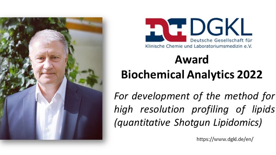 LabShevchenko's tweet photo. 📢📢Beyond excitement!
Congratulation to Andrej with the prestigious Biochemical Analytics Award!!! 
https://t.co/vlnXcqp4du
#massspec #lipidomics #clinicalresearch @mpicbg @Lipotype_Global #awards2022 #biochemistry #healthcare https://t.co/Hc7CfgRnkA