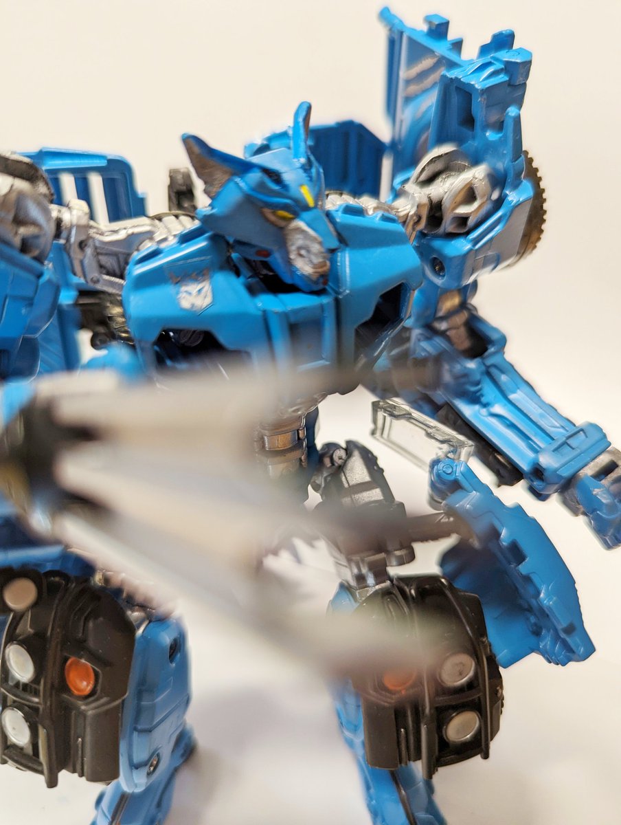 SwittCraft's tweet photo. Finished up my Transformers Fallback redeco into Steeljaw. I think the body and alt mode suit him pretty well. Thoughts? https://t.co/nIh1kIHpjV