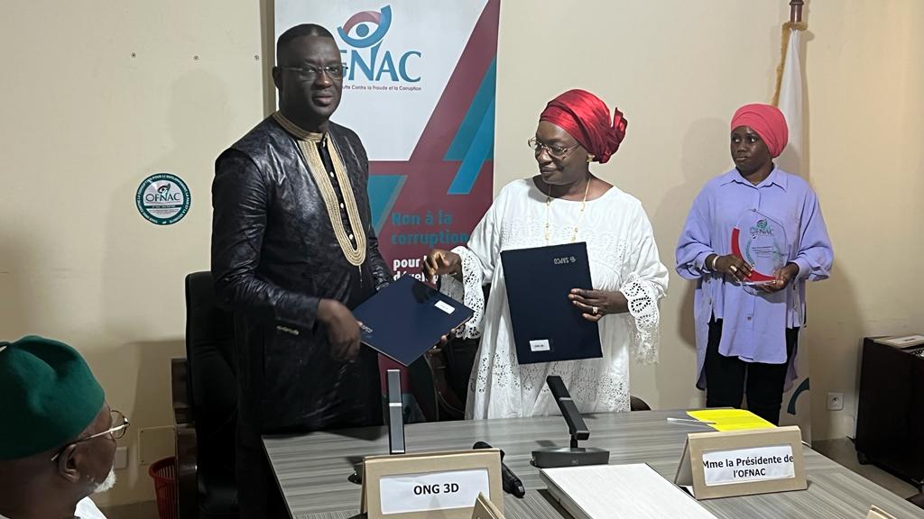 ong3D's tweet photo. LUTTE CONTRE LA CORRUPTION
L’ONG 3D signe un partenariat avec l’OFNAC
#ONG3D #OFNAC #accord #lutte #Senegal https://t.co/wKo09TZ1pd