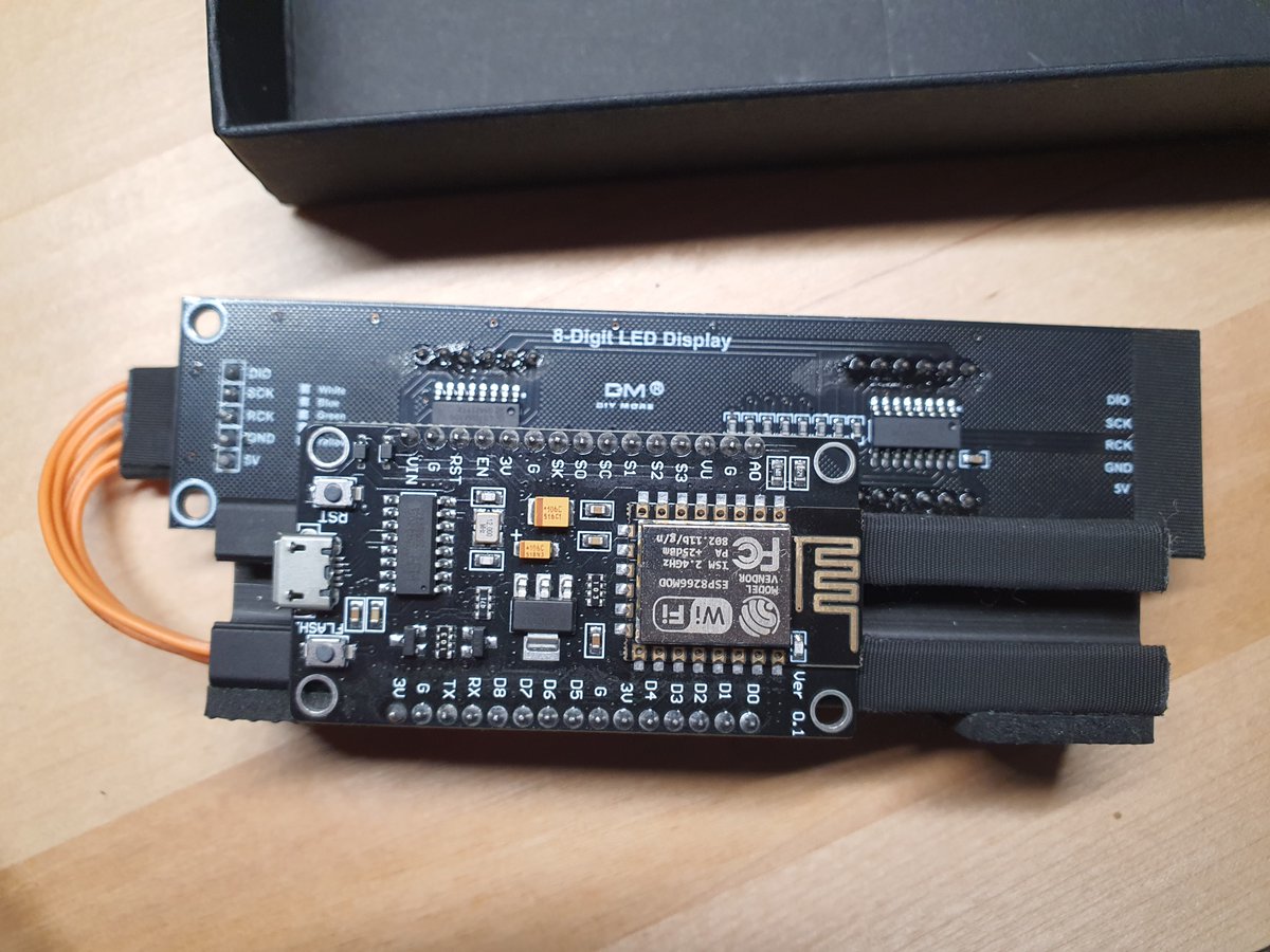 mvidallopez's tweet photo. He estado probando una demo del @powclock en la que @brunneis lleva un tiempo trabajando. Por ahora se conecta a la red wifi y se cicla dando la hora, la altura de bloque y la equivalencia de 1 BTC en dólares y de 1$ en sats. 

Firmware libre (sin cláusulas ni trucos, I mean). https://t.co/iCTocSAg0a
