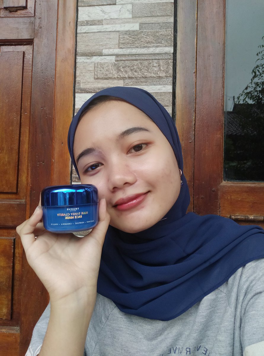 skinicee_'s tweet photo. Yess lagi-lagi @TrueveID keluarin produk yg oke banget! Liat deh teksturenya.. Adem bikin kulit jd fresh! 

Gaperlu jauh-jauh spa disalon cukup pake Trueve Blue Tansy Clarity Face Mask kamu udah bisa ngerasain #SensasiSpaDiRumah  🥰❤
#racuninskincare #Trueve https://t.co/3kxWeQKmzo