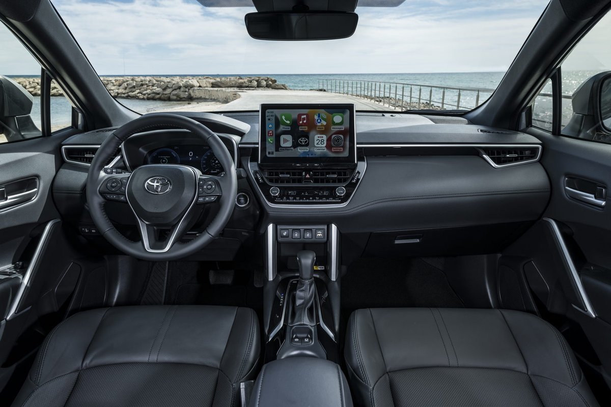 Shane_O_D's tweet photo. Latest first drive review to go live on @completecar is that of the Toyota Corolla Cross. Words by @LordHumphreys:

https://t.co/fMOKXx5ZK2 https://t.co/G9bmwrAjpY