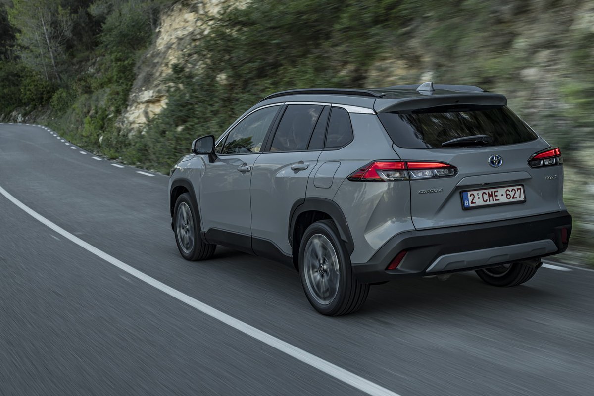 Shane_O_D's tweet photo. Latest first drive review to go live on @completecar is that of the Toyota Corolla Cross. Words by @LordHumphreys:

https://t.co/fMOKXx5ZK2 https://t.co/G9bmwrAjpY
