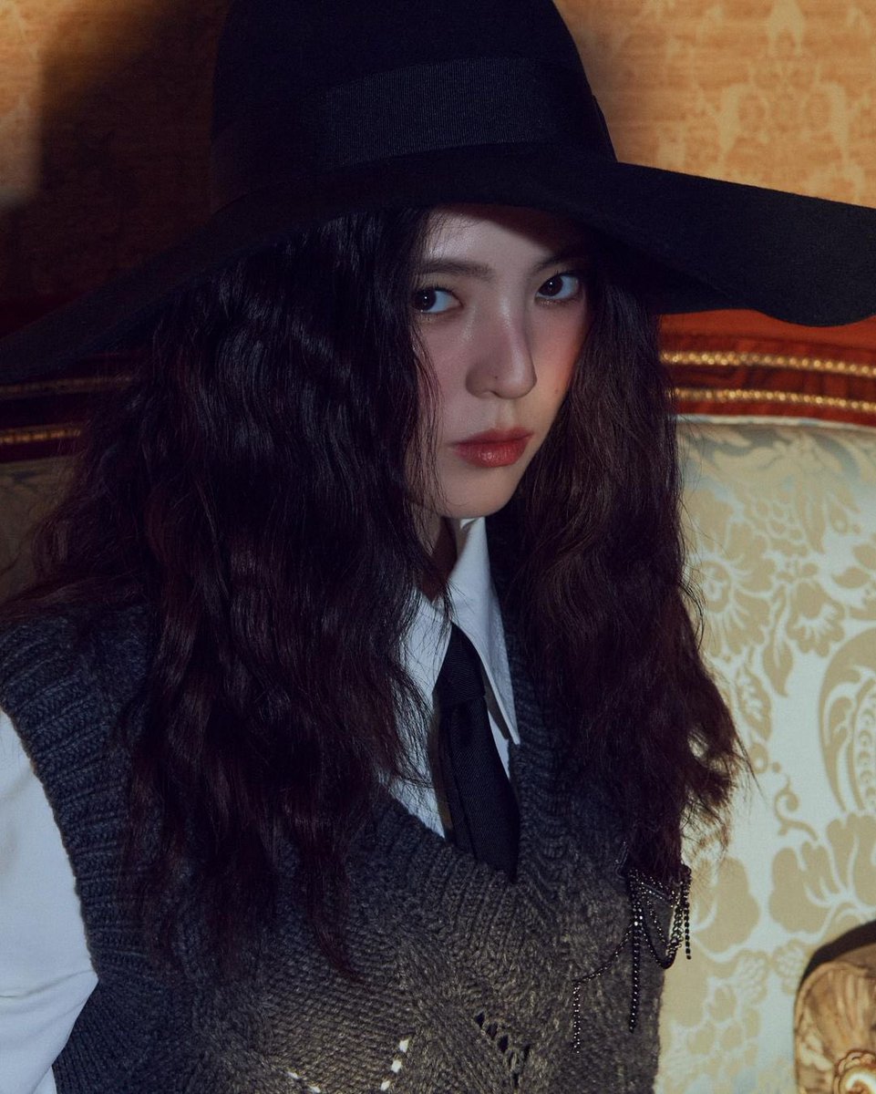 porcel444in's tweet photo. seulgi for 28 reasons / han sohee for “rebelion is essential, let's rebel” by lucky chouette https://t.co/kxHmzTghZI