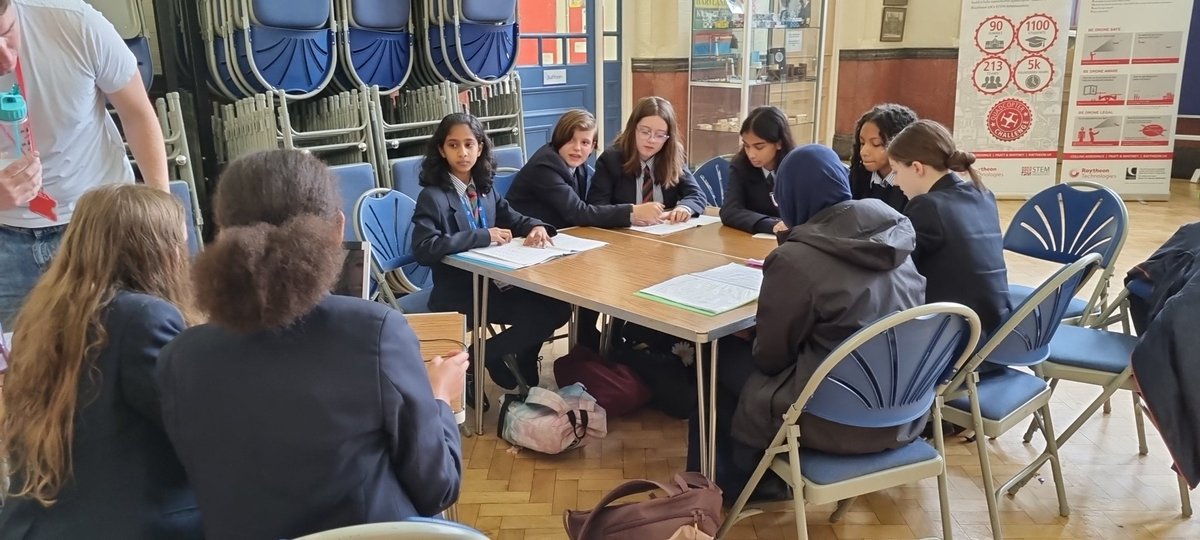 #Drhscyberday2022 <a href="/DenmarkRoad365/">Claire Giblin</a> <a href="/HSFGDenmarkRoad/">Denmark Road High School</a> <a href="/ncsc/">NCSC UK</a> #Cyberfirst <a href="/cynamHub/">CyNam</a> #empower How do you learn yo communicate? Difuse bombs!  Keep talking and nobody explodes